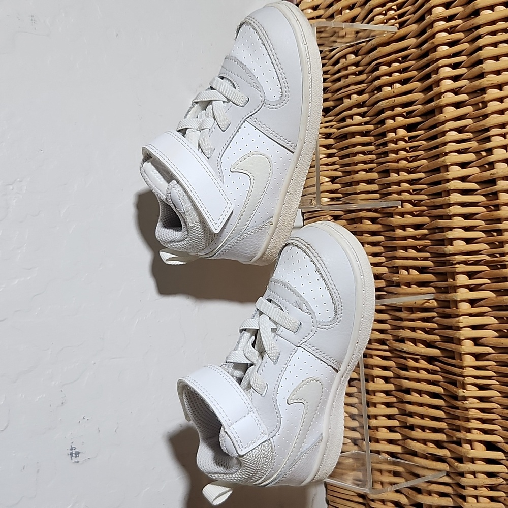 NIKE White Hightop Sneakers 7C